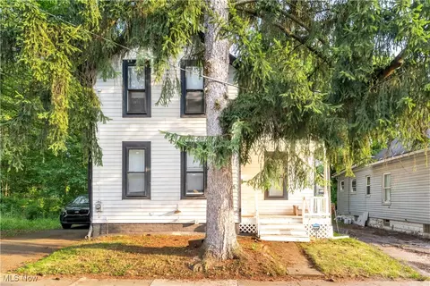 386 E Voris St, Akron, OH 44311 photo 1