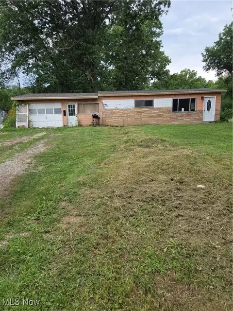 12524 Melody Ln, Grafton, OH 44044