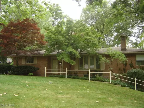 1275 Janet Ave NW, North Canton, OH 44720
