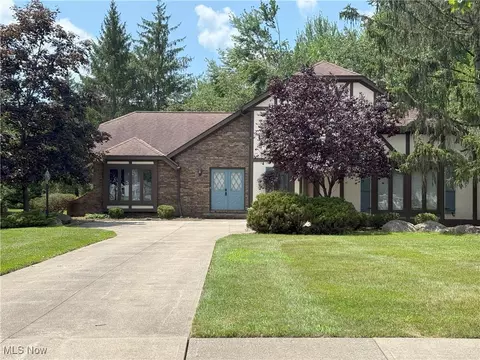 4759 Sentinel Dr, Brecksville, OH 44141