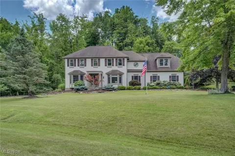 18367 Cranberry Ridge Ln, Chagrin Falls, OH 44023