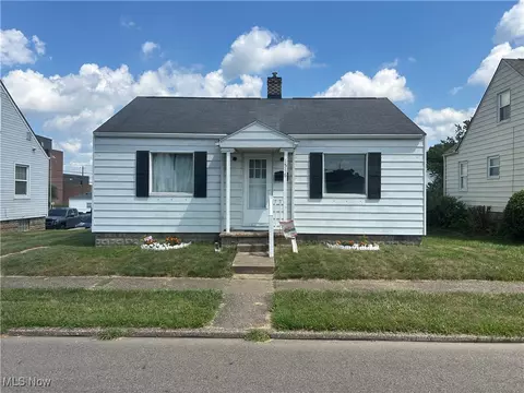 1516 Elm St, Coshocton, OH 43812