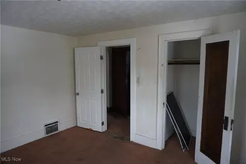 Bedroom - 1088 Packard Dr, Akron, OH 44320 photo 2 of 5