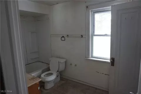 Bath - 1088 Packard Dr, Akron, OH 44320 photo 1 of 1