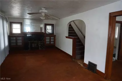 Living - 1088 Packard Dr, Akron, OH 44320 photo 2 of 3
