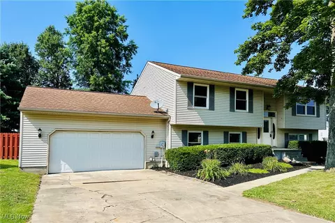 1200 Julia Dr SW, Warren, OH 44481