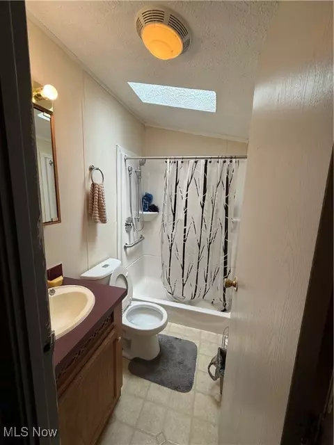 Bath - 3925 N Ridge E, Ashtabula, OH 44004 photo 2 of 3