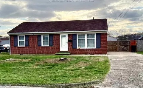 614 Orchard Dr, Ravenswood, WV 26164