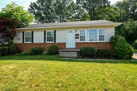 575 Lynn Dr, Cuyahoga Falls, OH 44221