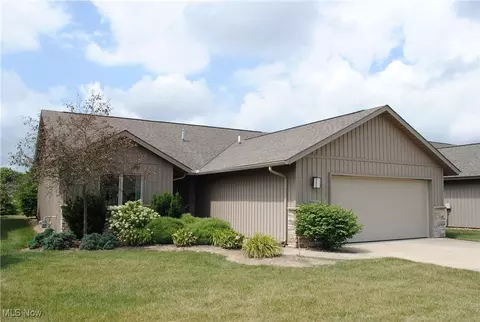 9064 Hummingbird Ln, North Ridgeville, OH 44039