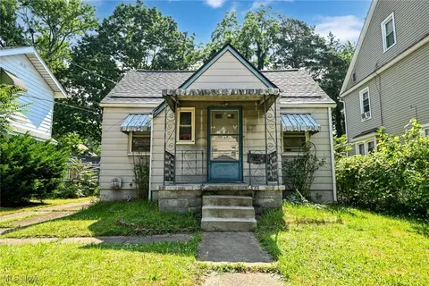 1051 Murray Ave, Akron, OH 44310