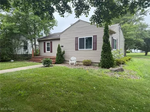 907 Ohio Ave, Ashtabula, OH 44004 photo 3