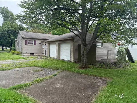 907 Ohio Ave, Ashtabula, OH 44004 photo 2