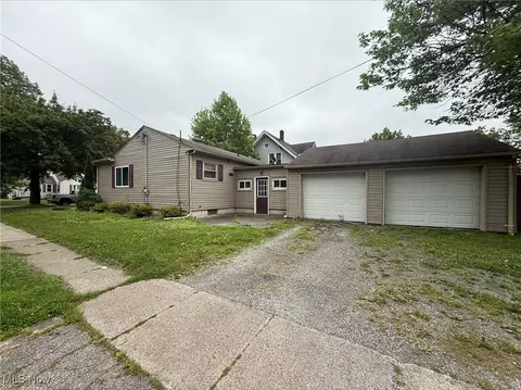 907 Ohio Ave, Ashtabula, OH 44004 photo 4