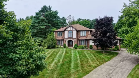 2481 Parkridge Dr, Hinckley, OH 44233