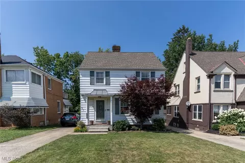 3601 E Scarborough Rd, University Heights, OH 44118