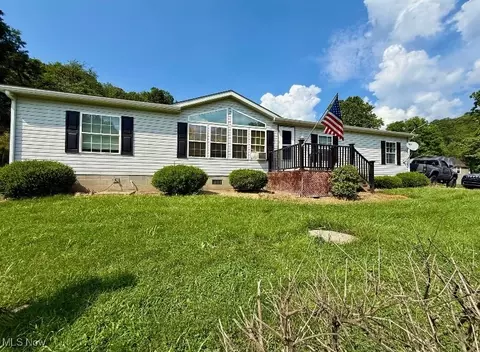1711 Hardins Run Rd, New Cumberland, WV 26047