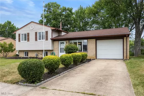 842 Hollywood Blvd, Elyria, OH 44035