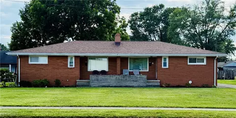 939-941 Fifth St, Struthers, OH 44471