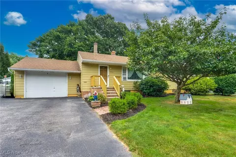 6239 Meadowbrook Dr, Mentor, OH 44060