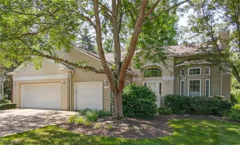 11230 Frederick Ln, Twinsburg, OH 44087