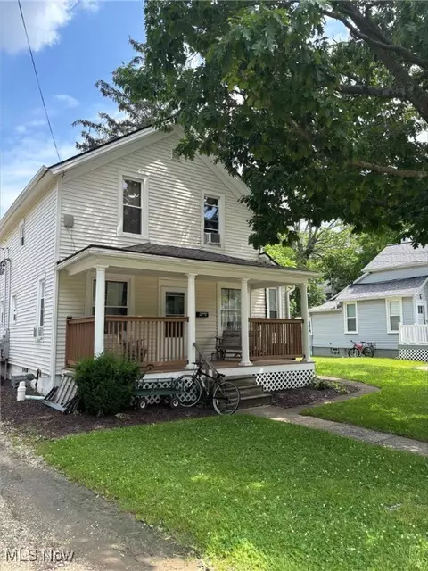 206 Court St, Chardon, OH 44024