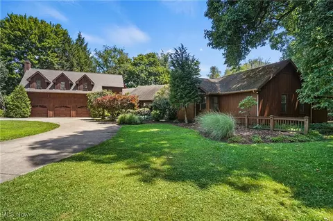 4451 Newcomer Rd, Stow, OH 44224