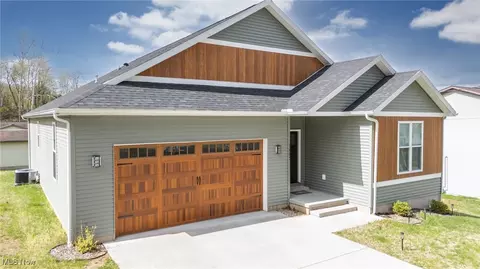 1802 28th St, Vienna, WV 26105
