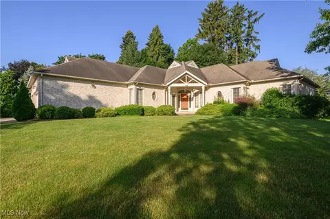 1110 Mansion Dr, Barberton, OH 44203