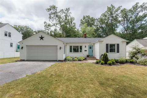24507 E Oakland Rd, Bay Village, OH 44140