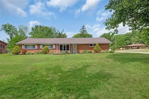 8718 Falls Ln, Broadview Heights, OH 44147