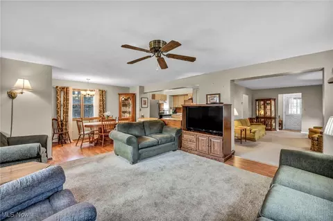 681 E 254th St, Euclid, OH 44132 photo 5
