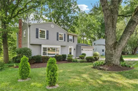 2331 Woodpark Rd, Fairlawn, OH 44333