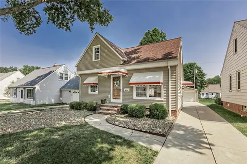 9414 Pinegrove Ave, Parma, OH 44129