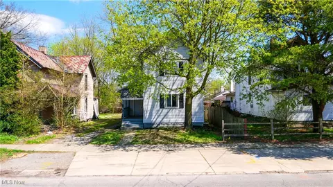 408 Chestnut Ave NE, Warren, OH 44483