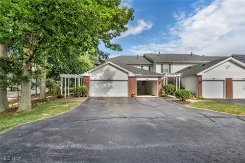 6705 Rosewood Ct, Middleburg Heights, OH 44130