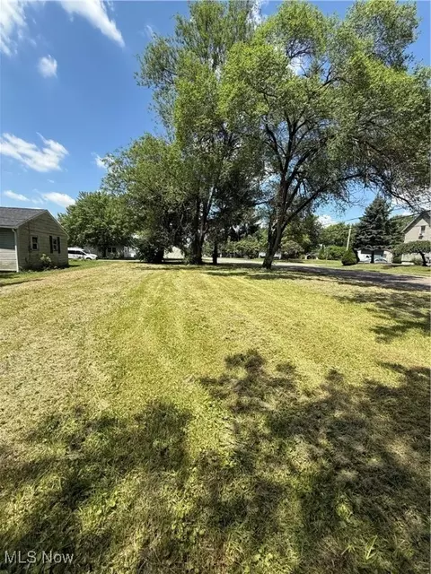 25 Th St NE, Canton, OH 44705