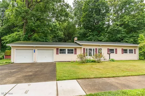 402 10th St NE, North Canton, OH 44720