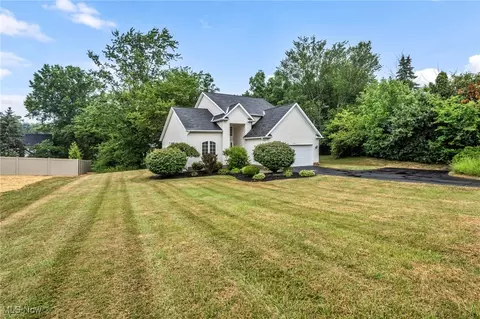 9551 Hoose Rd, Mentor, OH 44060