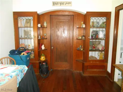 Entry Way - 6311 Frances Ave, Ashtabula, OH 44004 photo 1 of 2