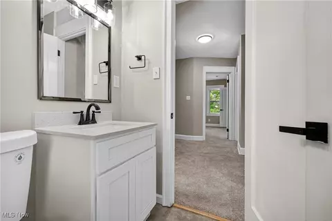 Entry Way - 91 E 207th St, Euclid, OH 44123 photo 5 of 9