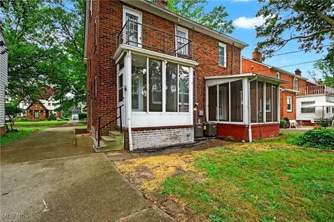 Exterior - 91 E 207th St, Euclid, OH 44123 photo 5 of 6