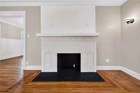 Living - 91 E 207th St, Euclid, OH 44123 photo 2 of 4