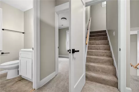 Entry Way - 91 E 207th St, Euclid, OH 44123 photo 6 of 9