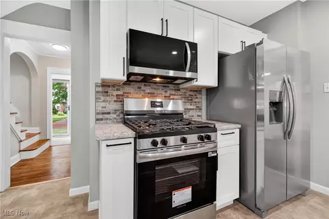 Kitchen - 91 E 207th St, Euclid, OH 44123 photo 1 of 4
