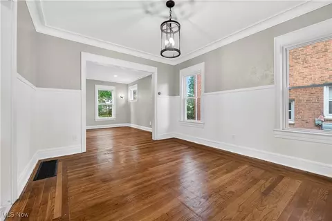 Living - 91 E 207th St, Euclid, OH 44123 photo 3 of 4