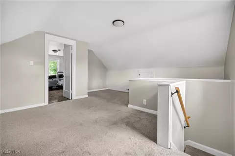 Entry Way - 91 E 207th St, Euclid, OH 44123 photo 7 of 9
