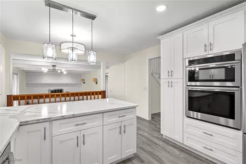Kitchen - 37123 Deer Run, Solon, OH 44139 photo 4 of 6