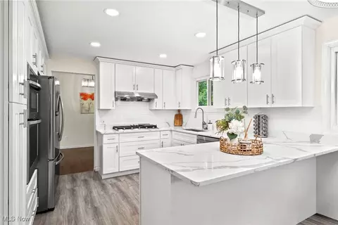 Kitchen - 37123 Deer Run, Solon, OH 44139 photo 2 of 6