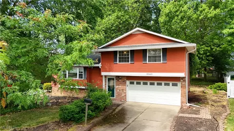 36443 Sunset Dr, Eastlake, OH 44095